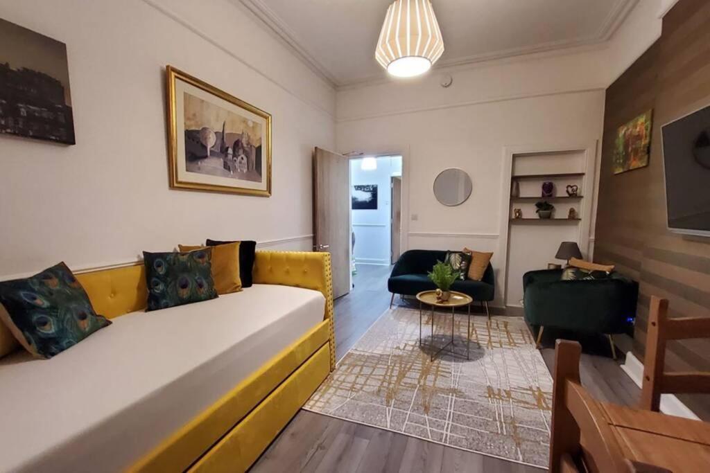 Leith Spectacular Apartment By Sensational Stay Short Lets & Serviced Accommodation With 6 Separate Beds & 2 Baths Единбург Екстериор снимка