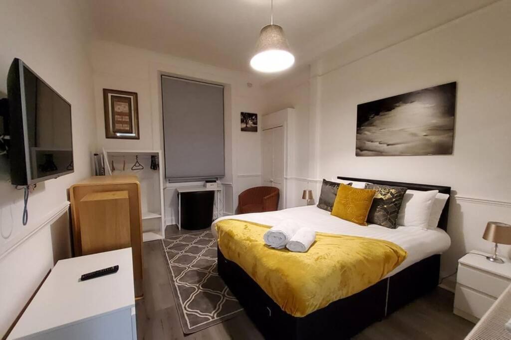 Leith Spectacular Apartment By Sensational Stay Short Lets & Serviced Accommodation With 6 Separate Beds & 2 Baths Единбург Екстериор снимка