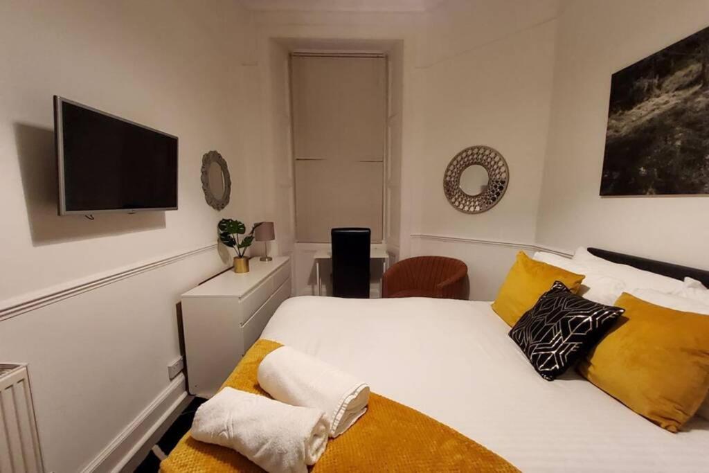 Leith Spectacular Apartment By Sensational Stay Short Lets & Serviced Accommodation With 6 Separate Beds & 2 Baths Единбург Екстериор снимка