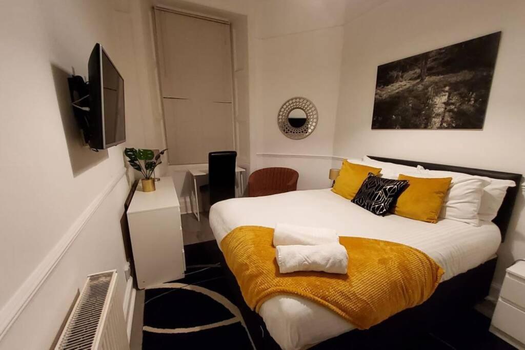 Leith Spectacular Apartment By Sensational Stay Short Lets & Serviced Accommodation With 6 Separate Beds & 2 Baths Единбург Екстериор снимка