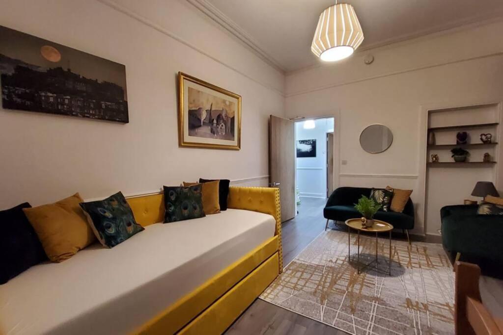 Leith Spectacular Apartment By Sensational Stay Short Lets & Serviced Accommodation With 6 Separate Beds & 2 Baths Единбург Екстериор снимка