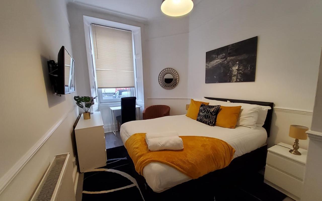 Leith Spectacular Apartment By Sensational Stay Short Lets & Serviced Accommodation With 6 Separate Beds & 2 Baths Единбург Екстериор снимка