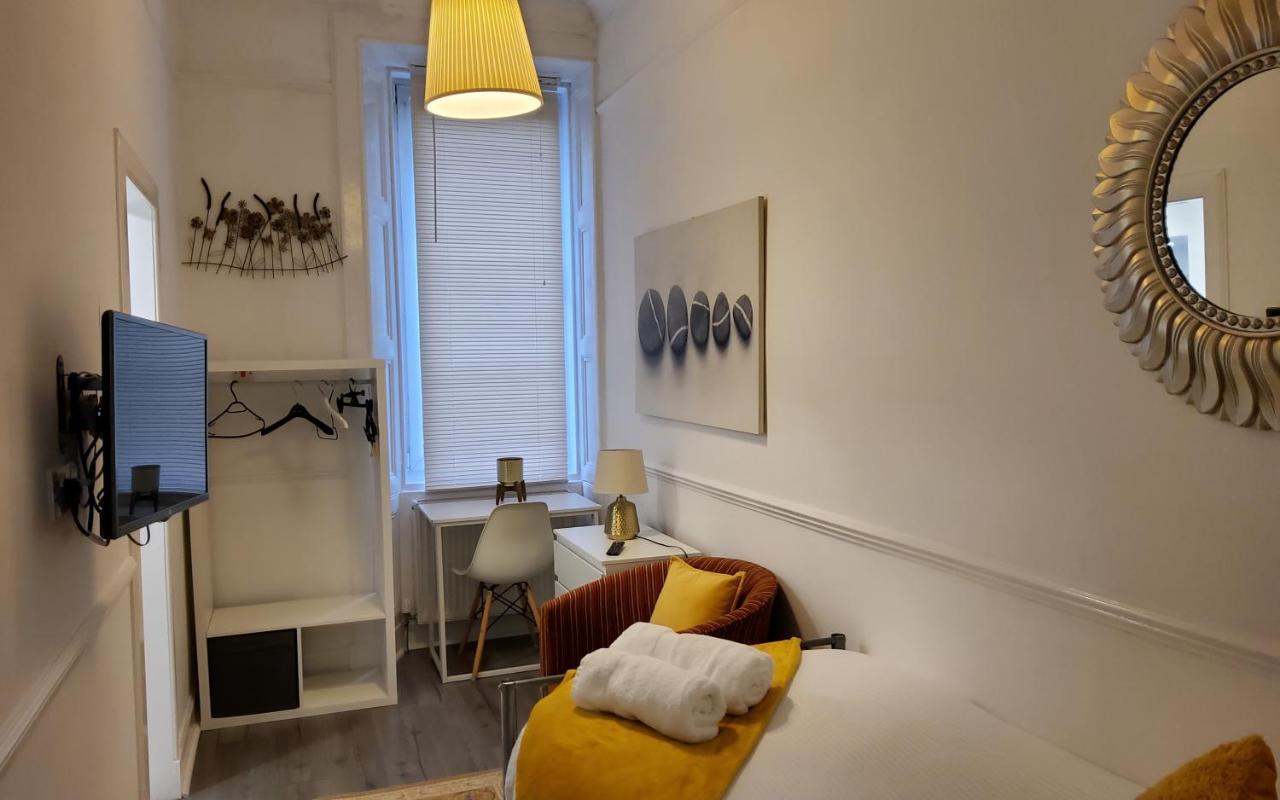 Leith Spectacular Apartment By Sensational Stay Short Lets & Serviced Accommodation With 6 Separate Beds & 2 Baths Единбург Екстериор снимка